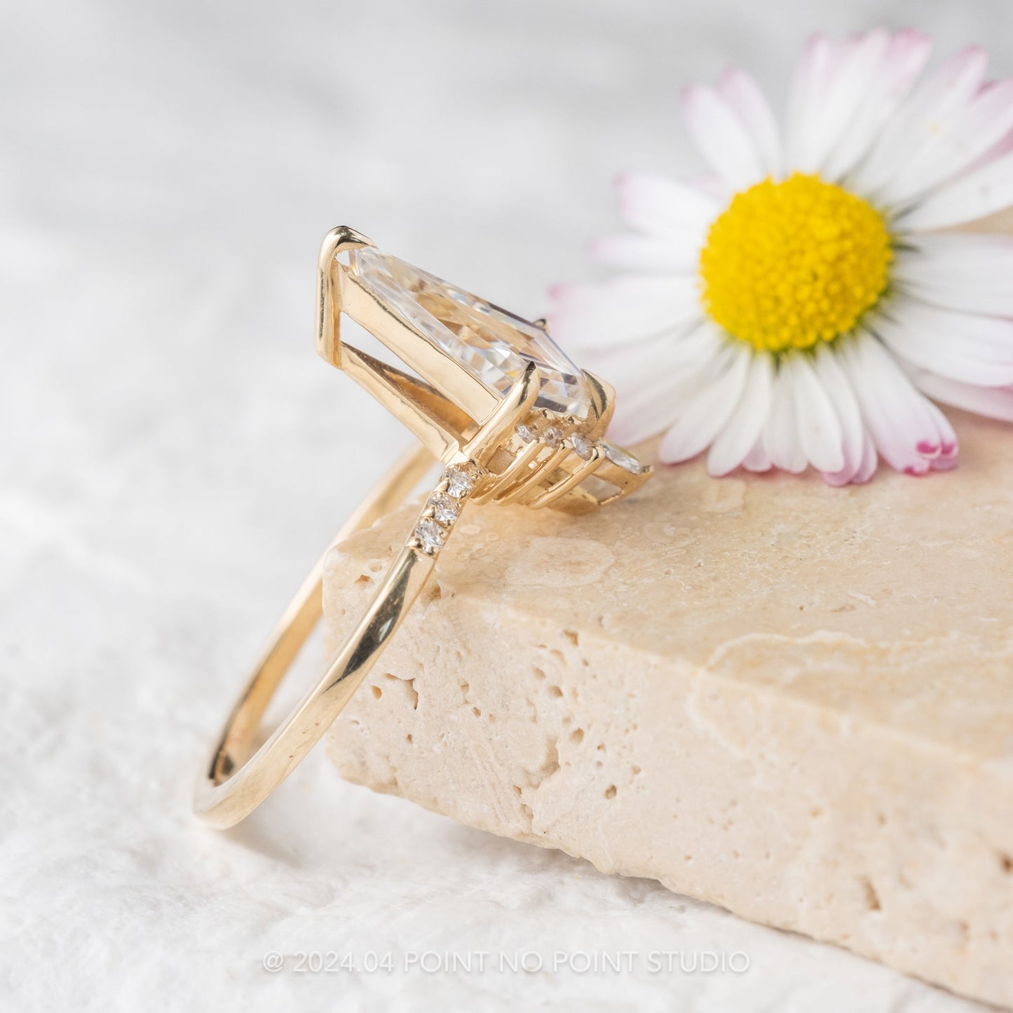 Kite Lab Diamond Engagement Ring, Avaline Setting