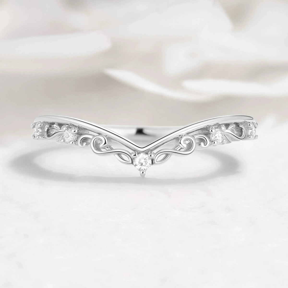 Melody Musical Note Moissanite Wedding Band