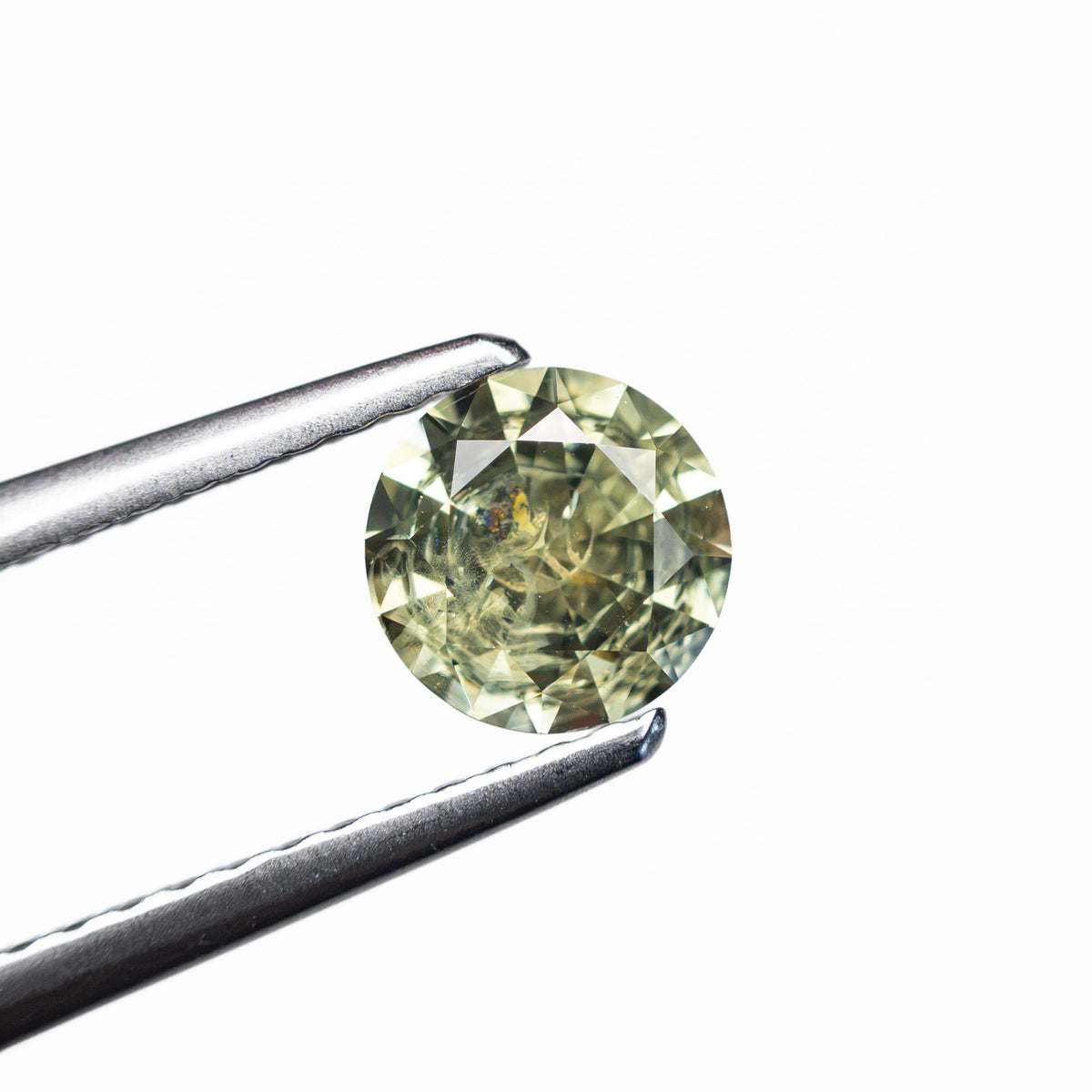 0.78ct 5.57x5.57x3.58mm Round Brilliant Sapphire 26134-12
