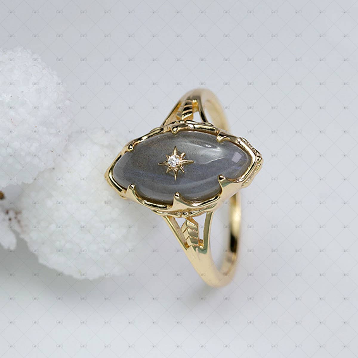 S925 Silver 14k Gold Plated Star Gray Oval Labradorite Ring: size J