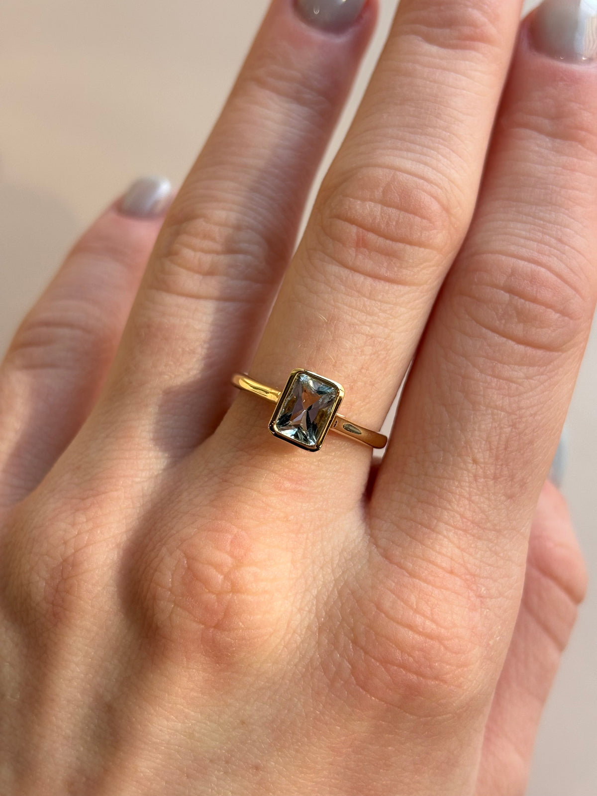 The Classic Bezel Ring | Lab-Grown Aquamarine | 14K Gold