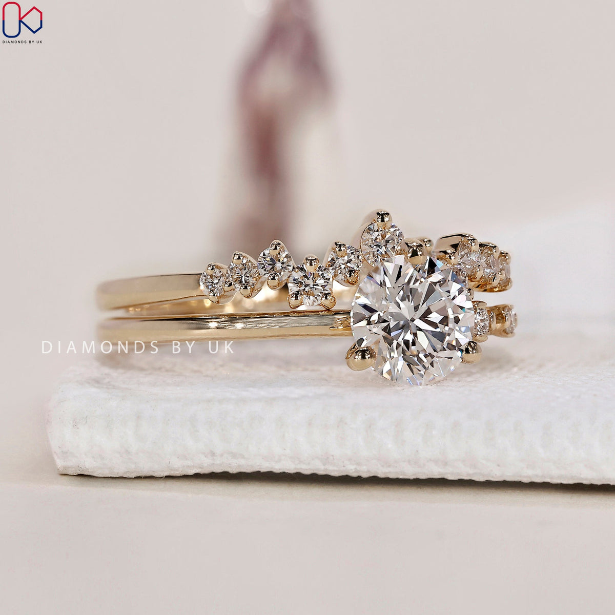 Round Diamond Ring With Curved Wedding Band
