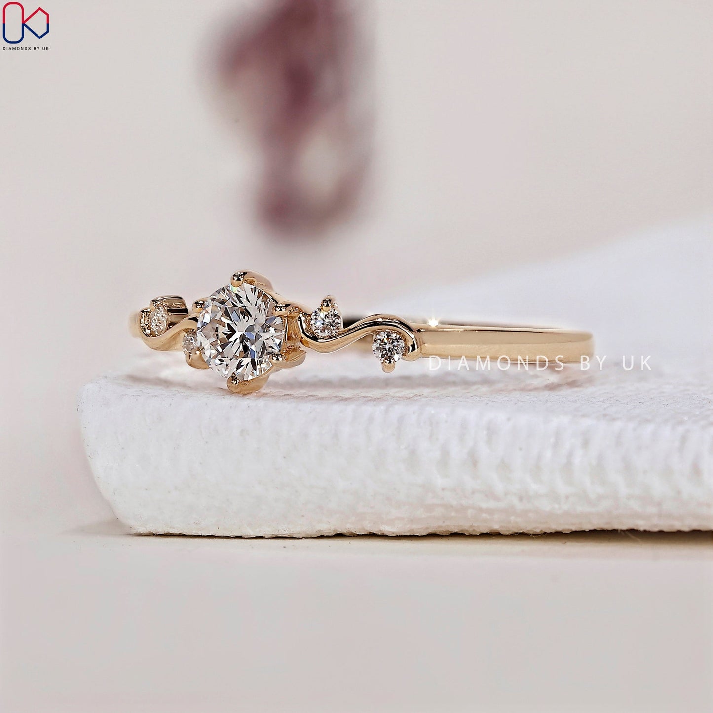 Lab Grown Diamond Ring - Round Cut