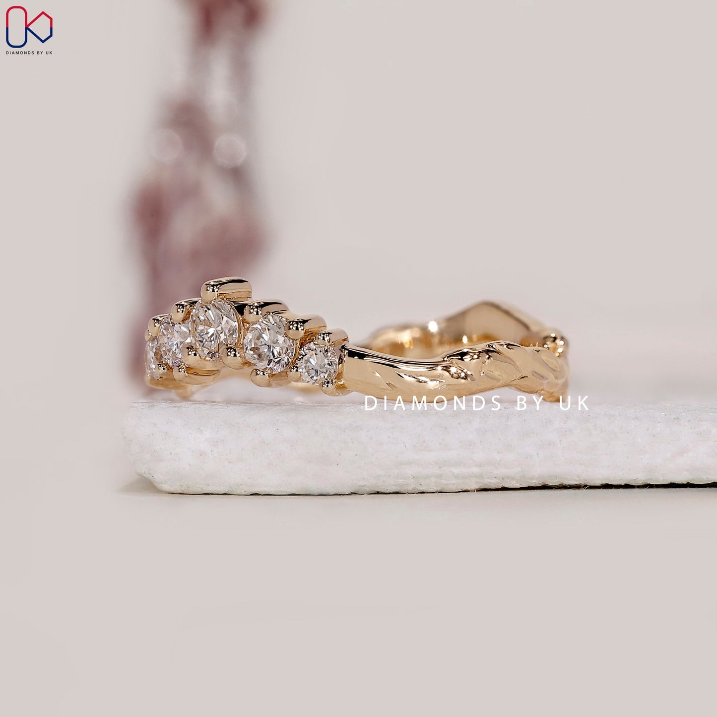 Round Diamond Art Deco Wedding Band