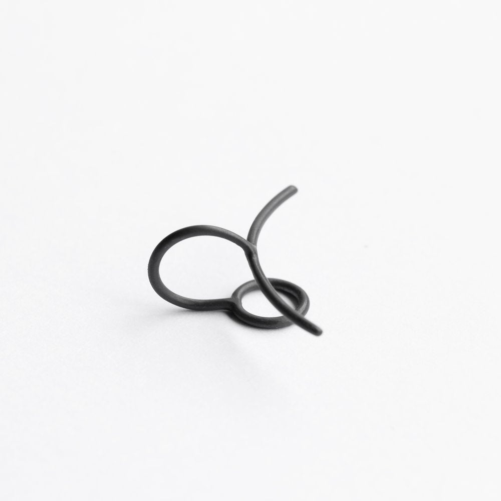 CIRCLE & LINE OXIDIZED EAR CUFF