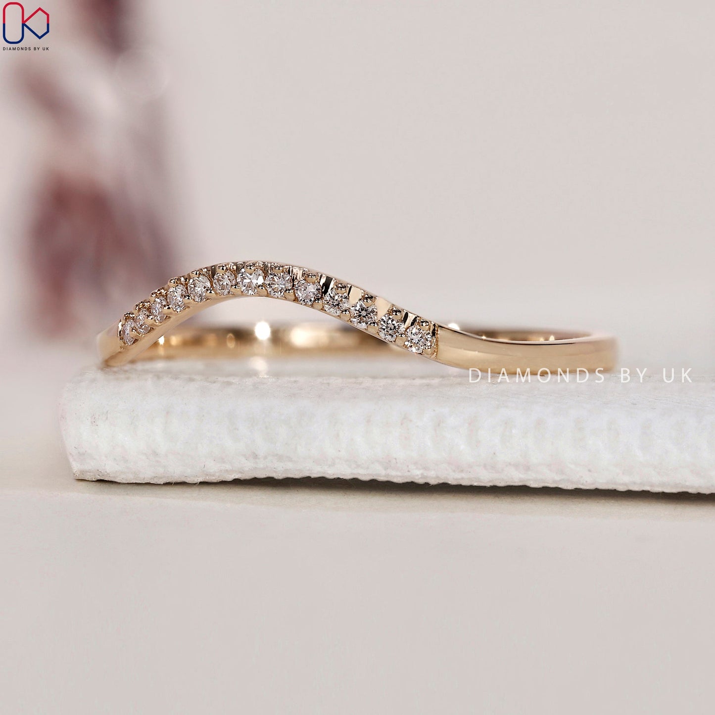 Curved Wedding Band Yellow Gold - Round Diamonds