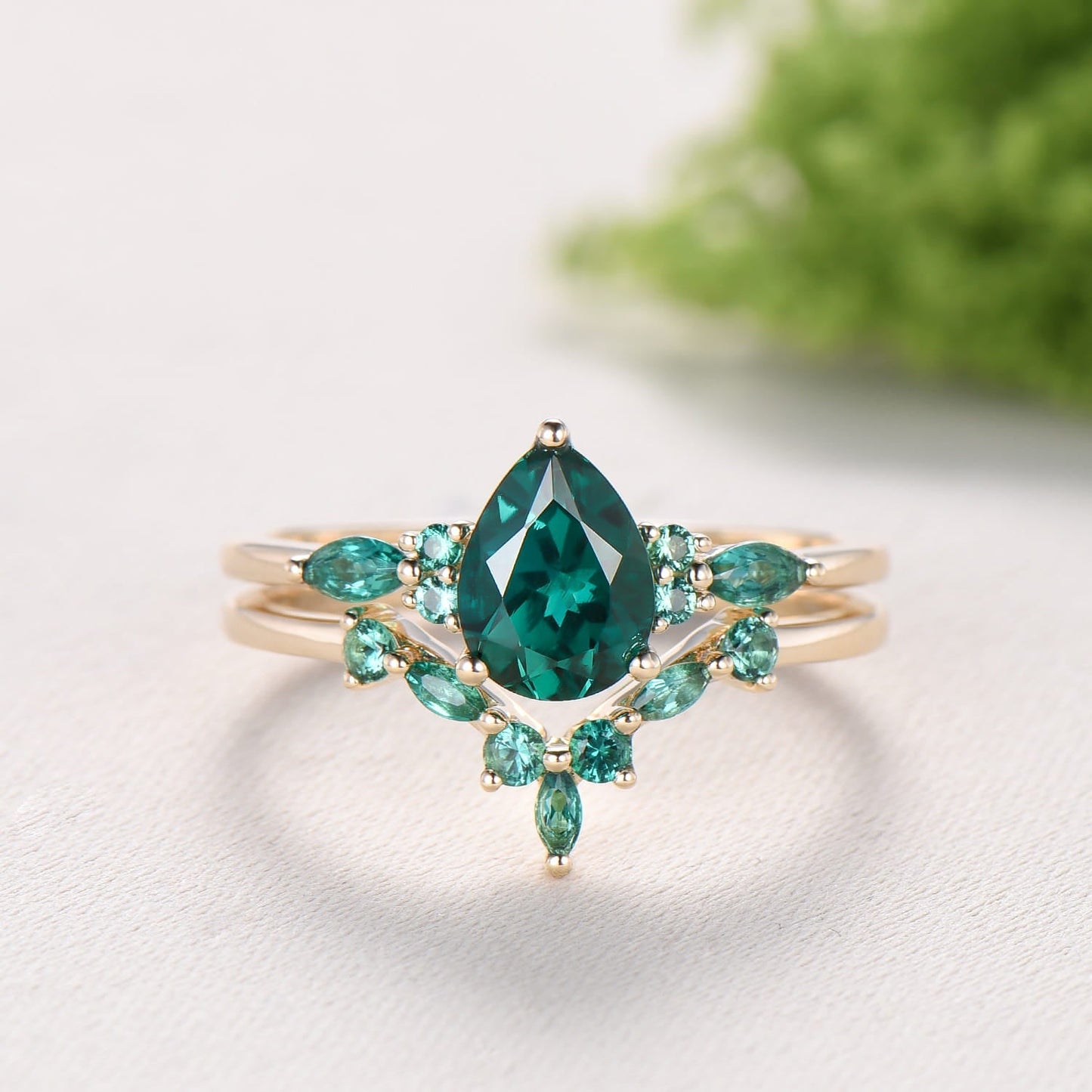 Vintage Pear Shaped Emerald Engagement Ring Set Retro Marquise Emerald Wedding Ring Set Art Deco Green Gemstone Anniversary Bridal Ring Set