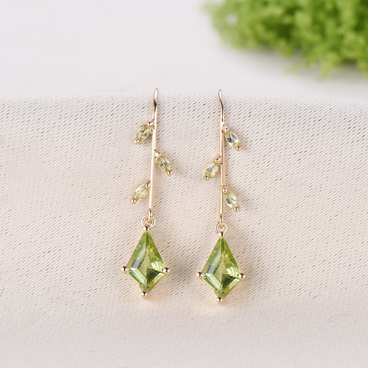 Vintage kite peridot earrings Unique pinwheel earrings marquise peridot drop stud earrings