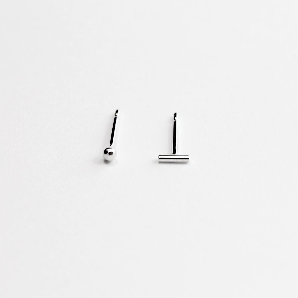 ESSENTIAL DOT SILVER STUD EARRING
