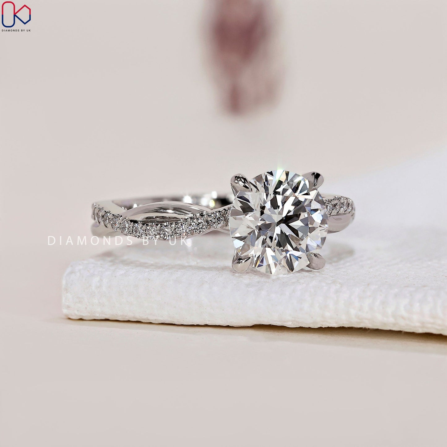 Round Diamond Ring - Twisted Pave Band