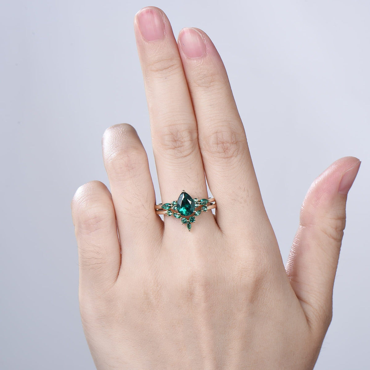 Vintage Pear Shaped Emerald Engagement Ring Set Retro Marquise Emerald Wedding Ring Set Art Deco Green Gemstone Anniversary Bridal Ring Set