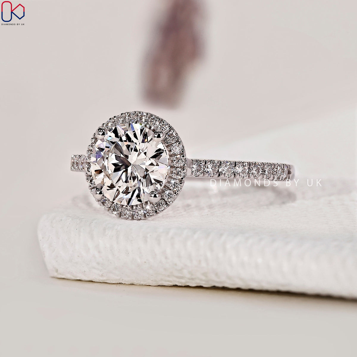 Round Diamond White Gold Engagement Ring