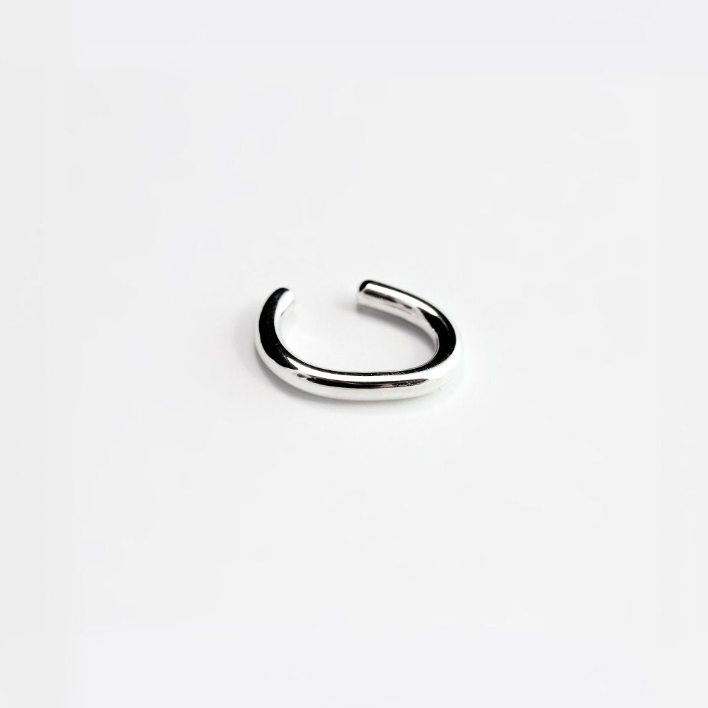 ESSENTIAL SILVER EAR CUFF