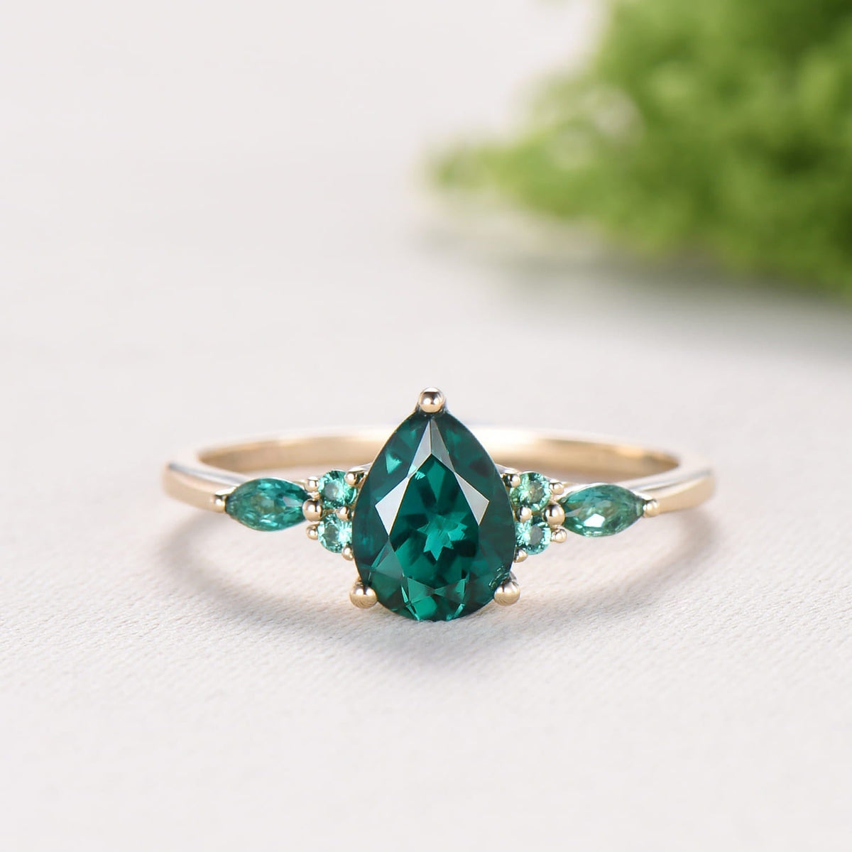 Vintage Pear Shaped Emerald Engagement Ring Set Retro Marquise Emerald Wedding Ring Set Art Deco Green Gemstone Anniversary Bridal Ring Set