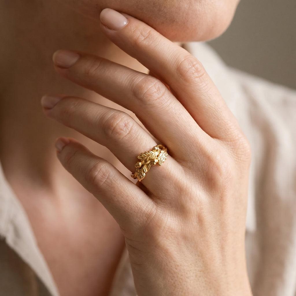 The Gentle Oak | Oak Leaf & Acorn Wedding Band