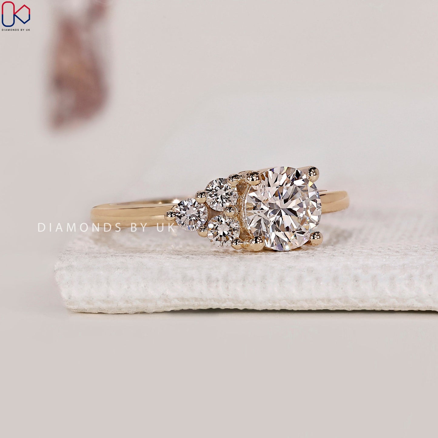 Yellow Gold Engagement Ring - Round Diamond