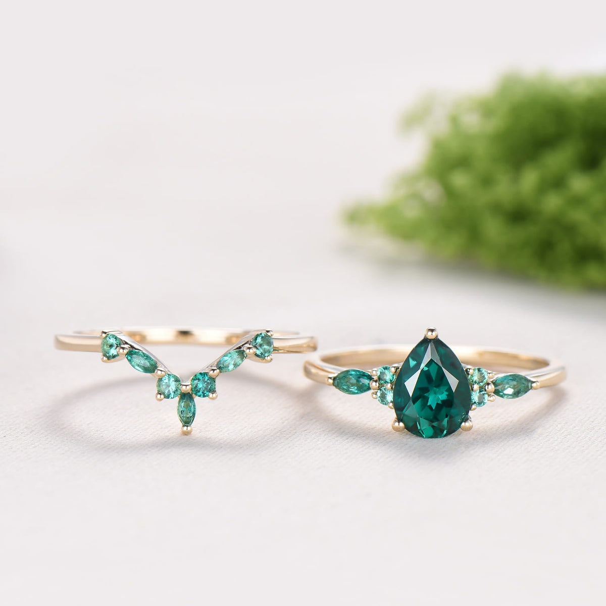 Vintage Pear Shaped Emerald Engagement Ring Set Retro Marquise Emerald Wedding Ring Set Art Deco Green Gemstone Anniversary Bridal Ring Set
