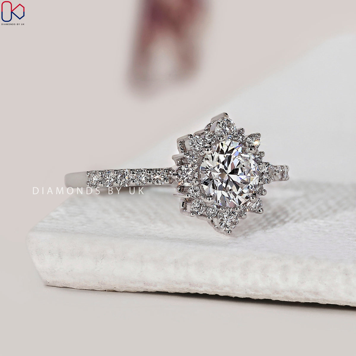 Round Diamond Cluster Ring In White Gold