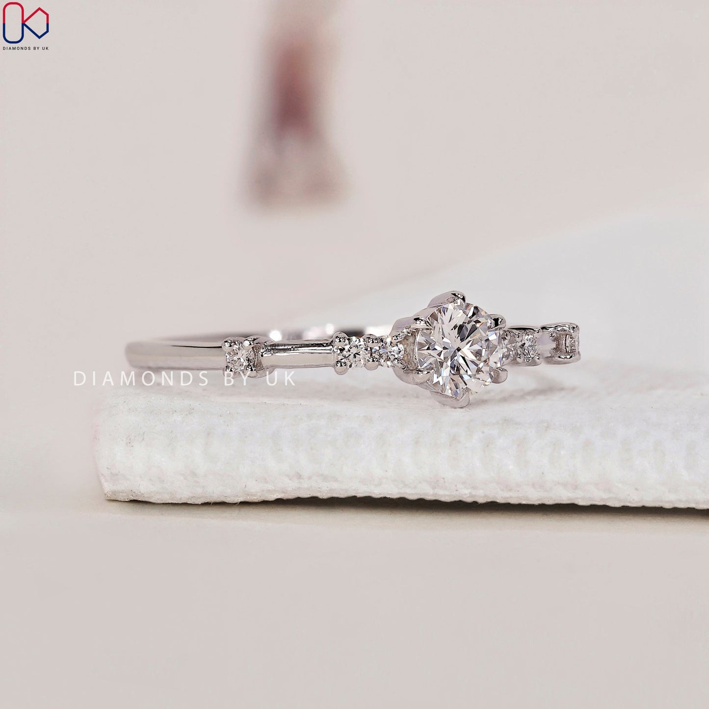 Round Diamond Engagement Ring – Muse Setting