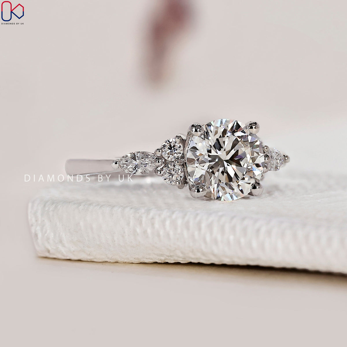 Round Cut Diamond Ring In Muse Setting