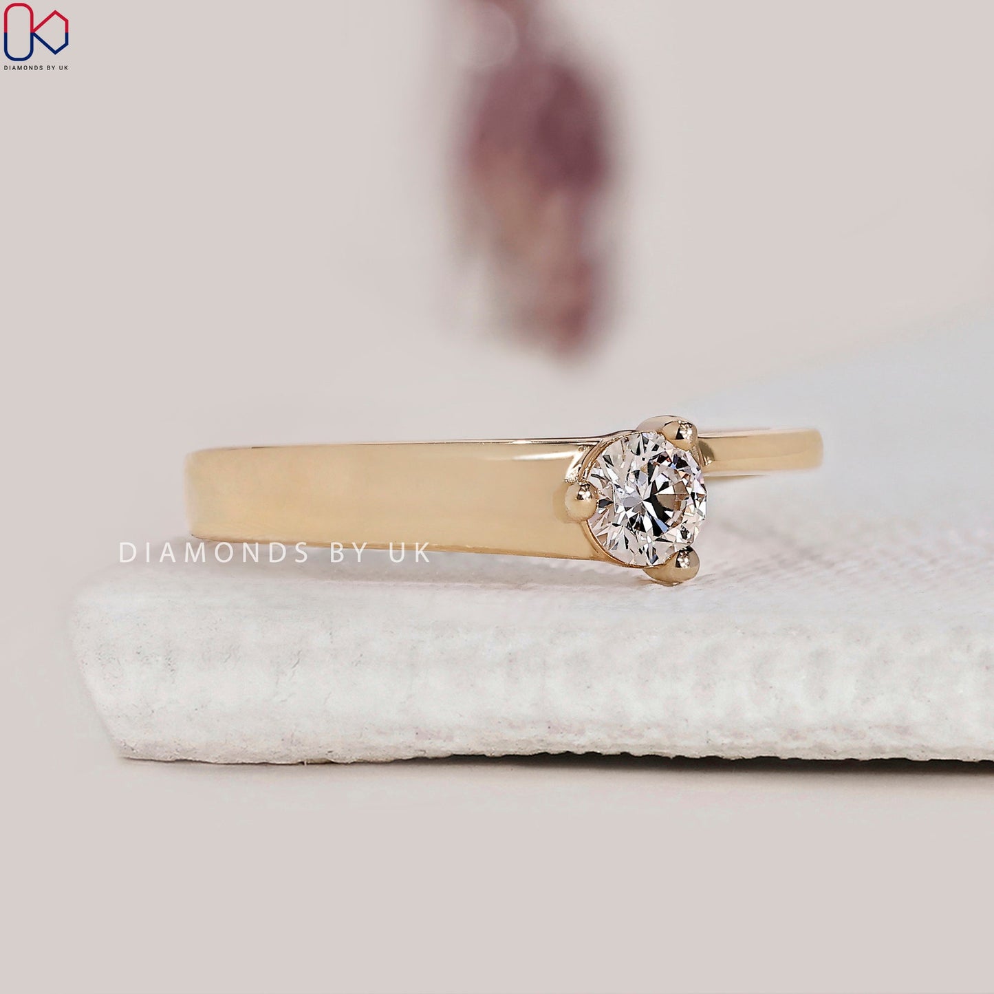 Round Cut Solitaire Engagement Ring