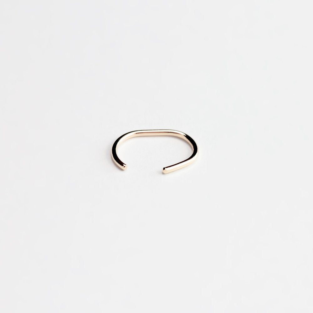 ESSENTIAL GOLD EAR CUFF