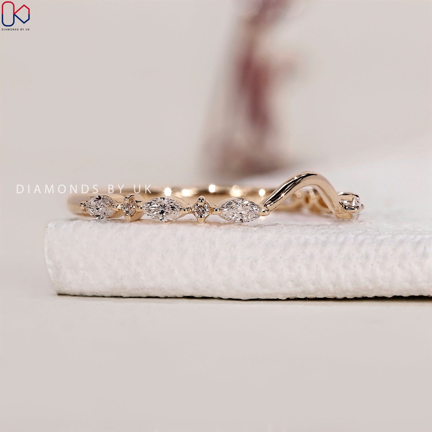 Curved Diamond Wedding Band – Yellow Gold