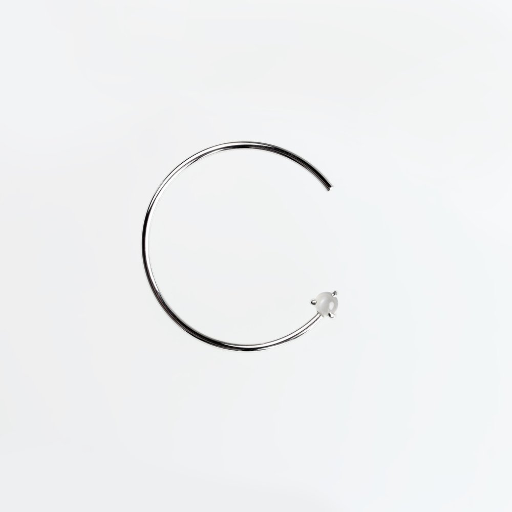 CIRCLE MOONSTONE SILVER EARRING