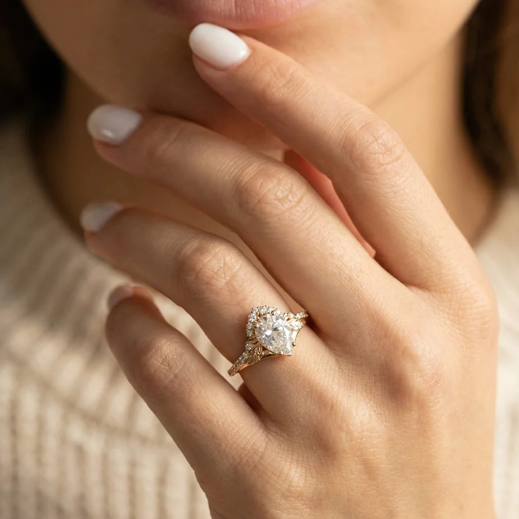Victoria’s Griffin | Vintage Diamond Halo & Leaf Bridal Set 2pcs