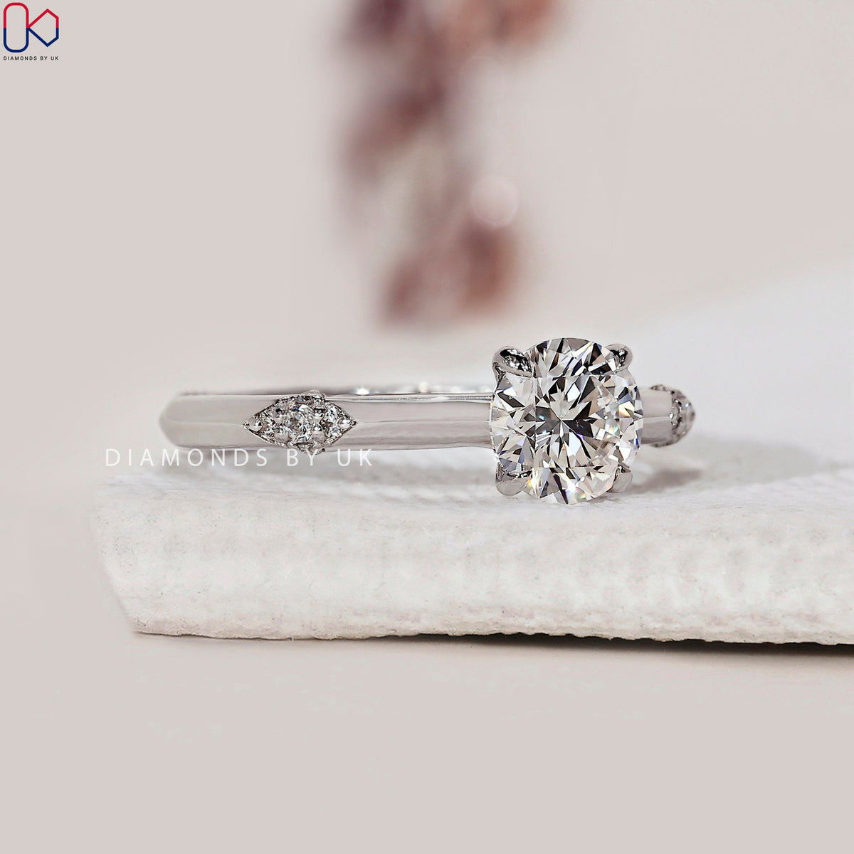 Round Diamond White Gold Diamond Engagement Ring