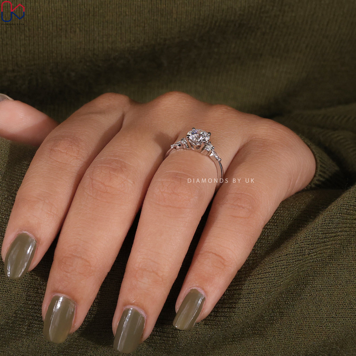 Round Cut Diamond Ring In Muse Setting