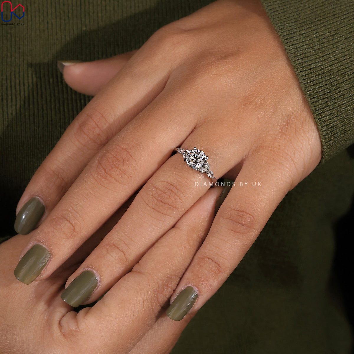 Round Cut Diamond Ring In Muse Setting
