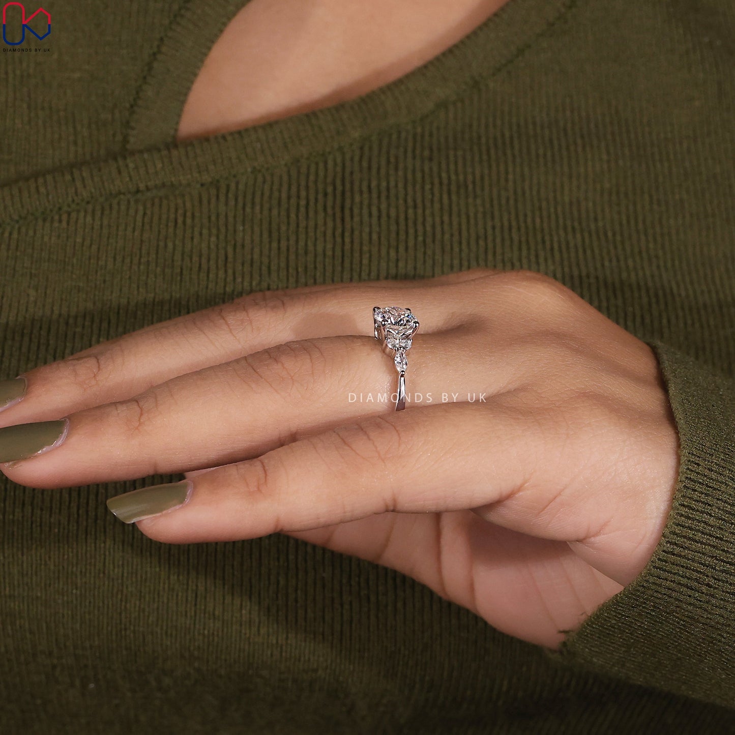 Round Cut Diamond Ring In Muse Setting