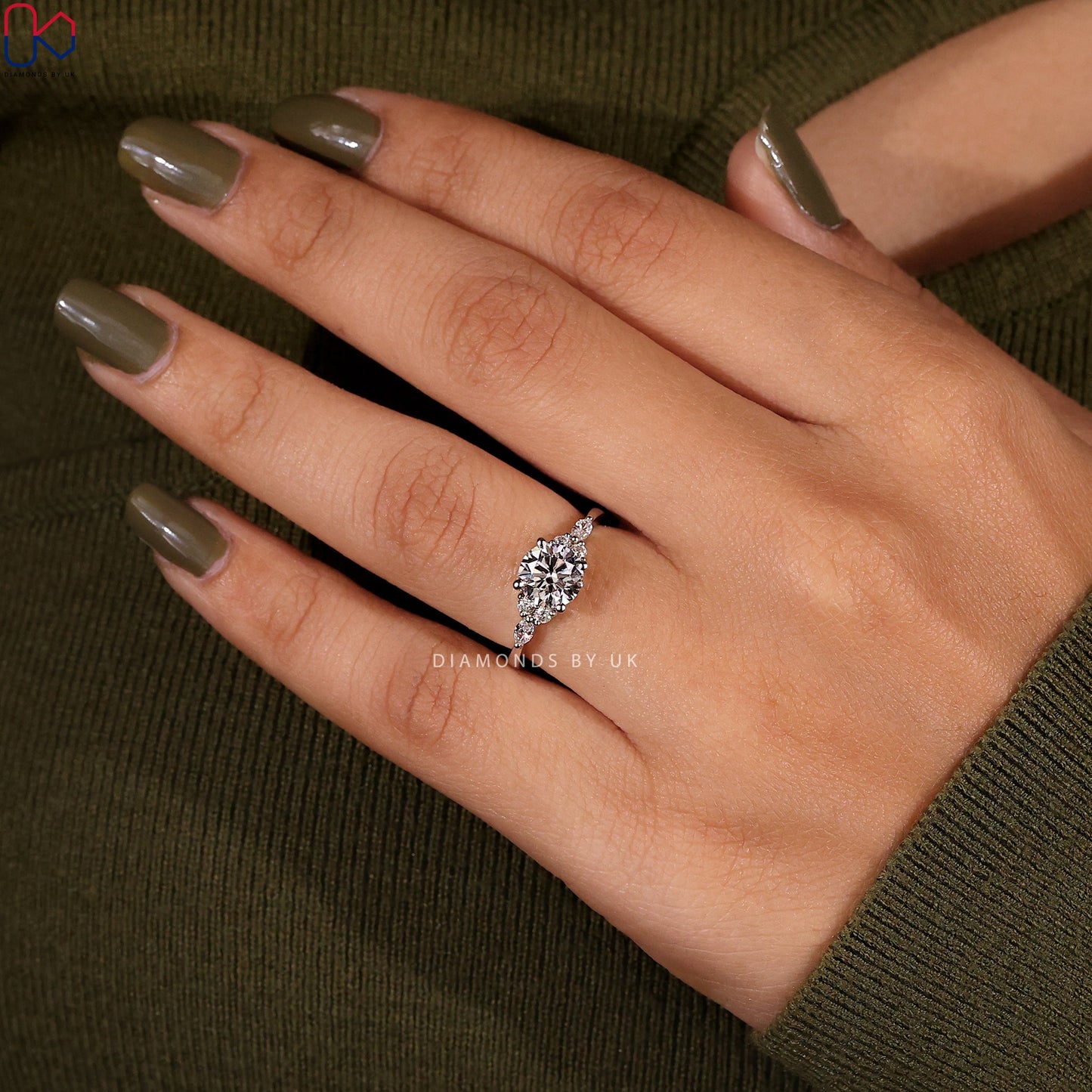 Round Cut Diamond Ring In Muse Setting