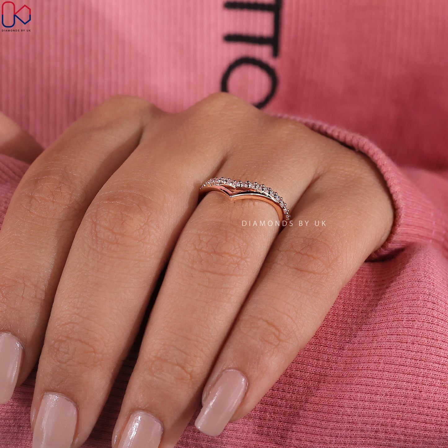 V Shaped Wedding Featuring With Round Diamond