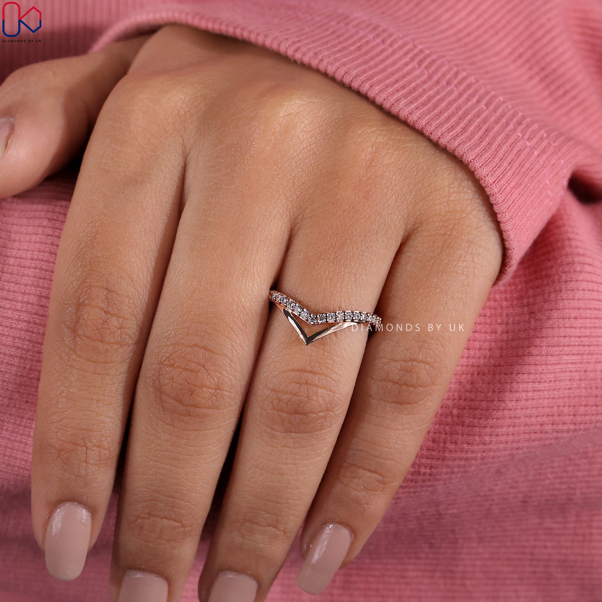 V Shaped Wedding Featuring With Round Diamond