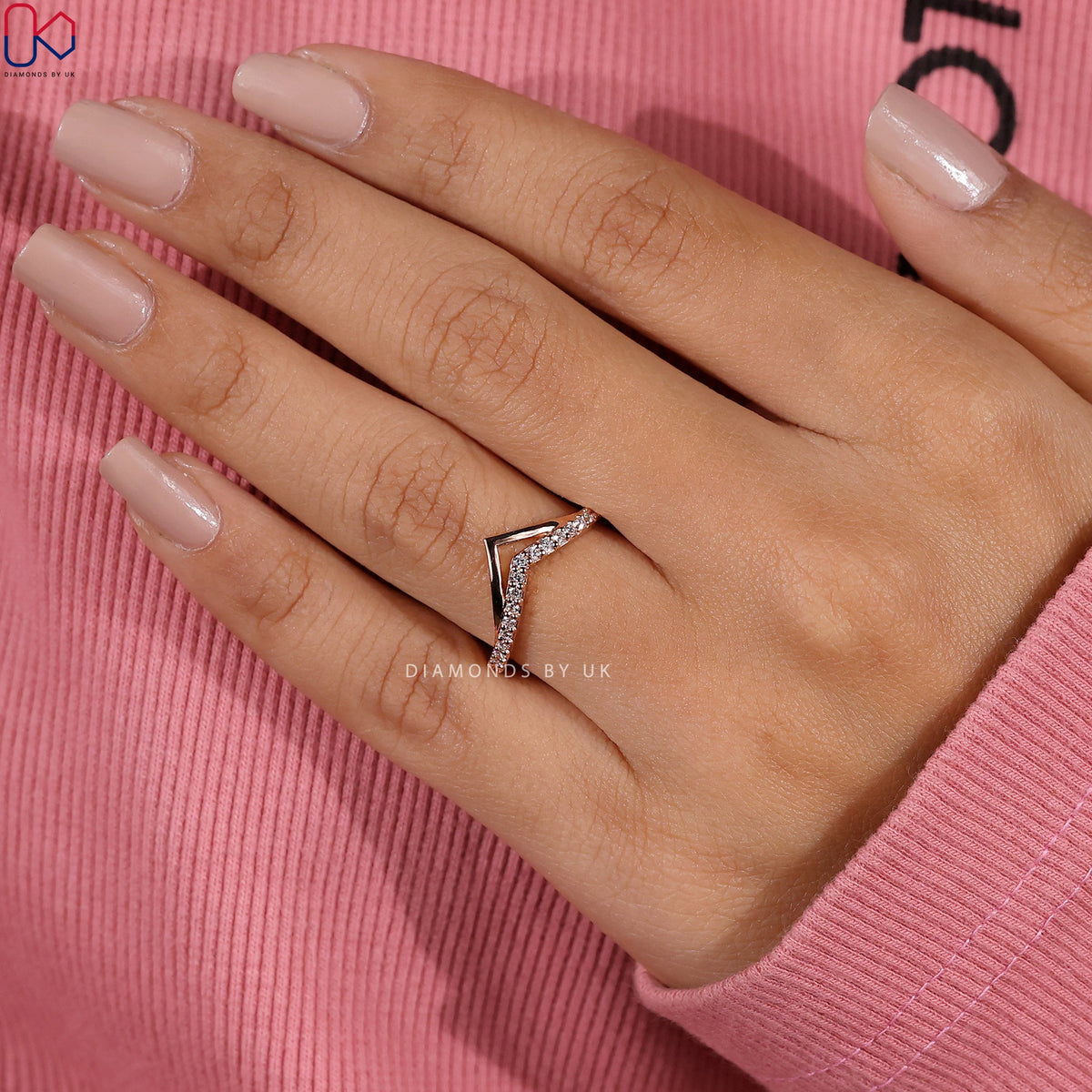 V Shaped Wedding Featuring With Round Diamond