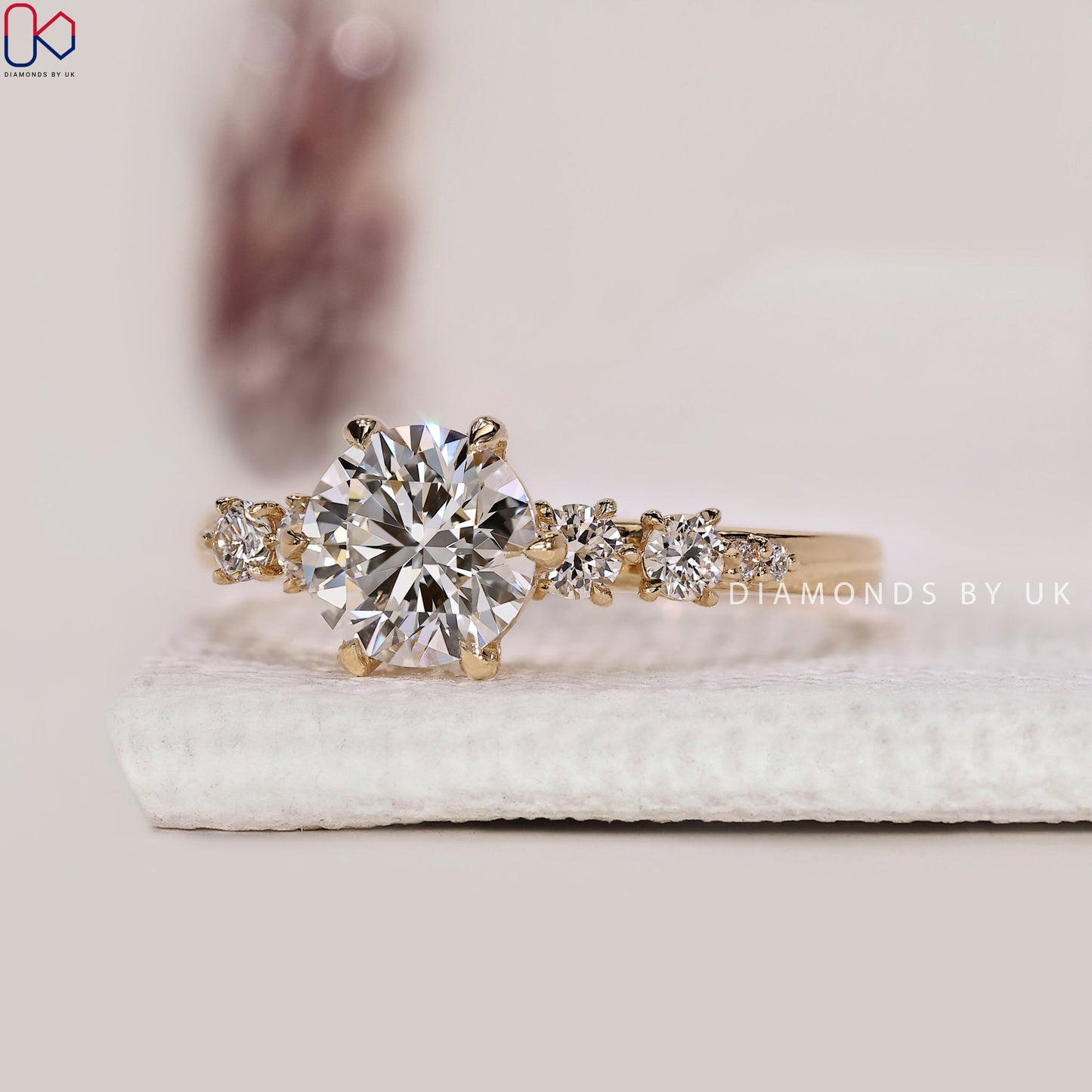 Round Diamond Engagement Ring In Yellow Gold