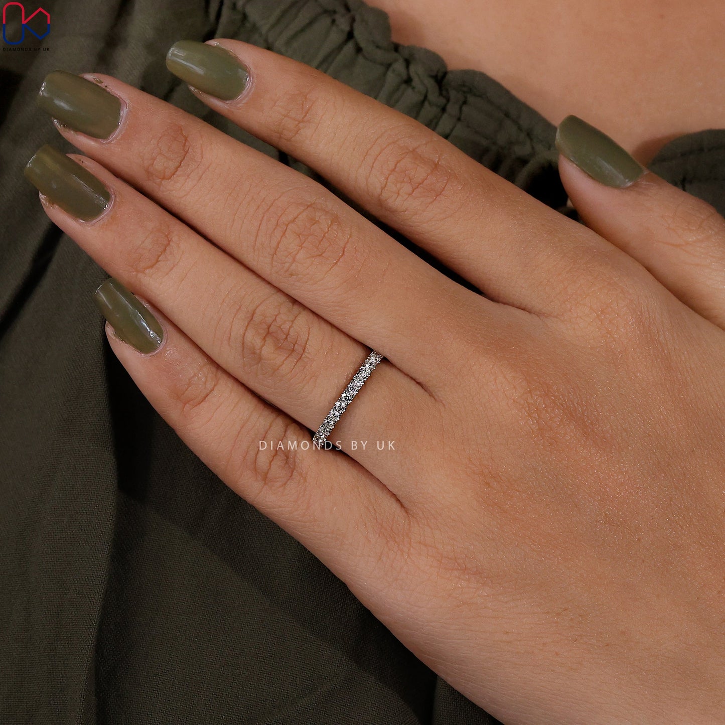 Round Cut White Gold Diamond Band