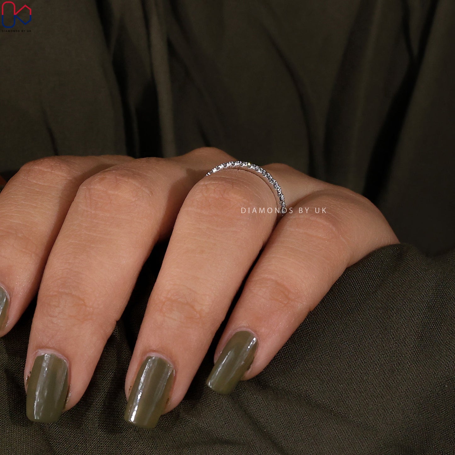 Round Cut White Gold Diamond Band