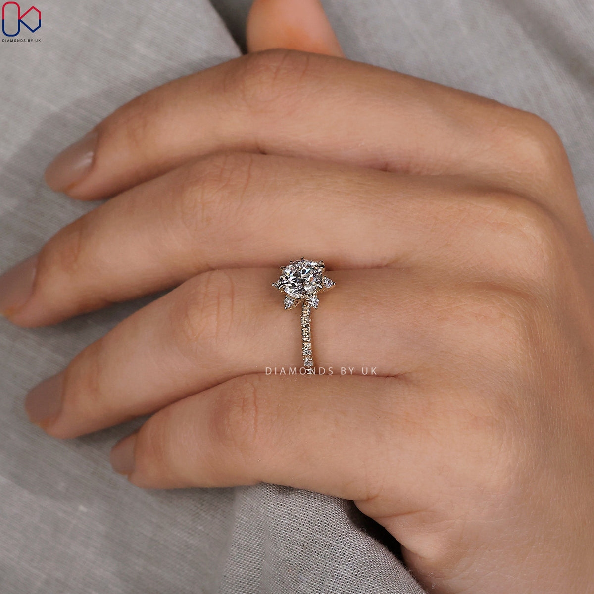 Round Diamond Halo Engagement Ring