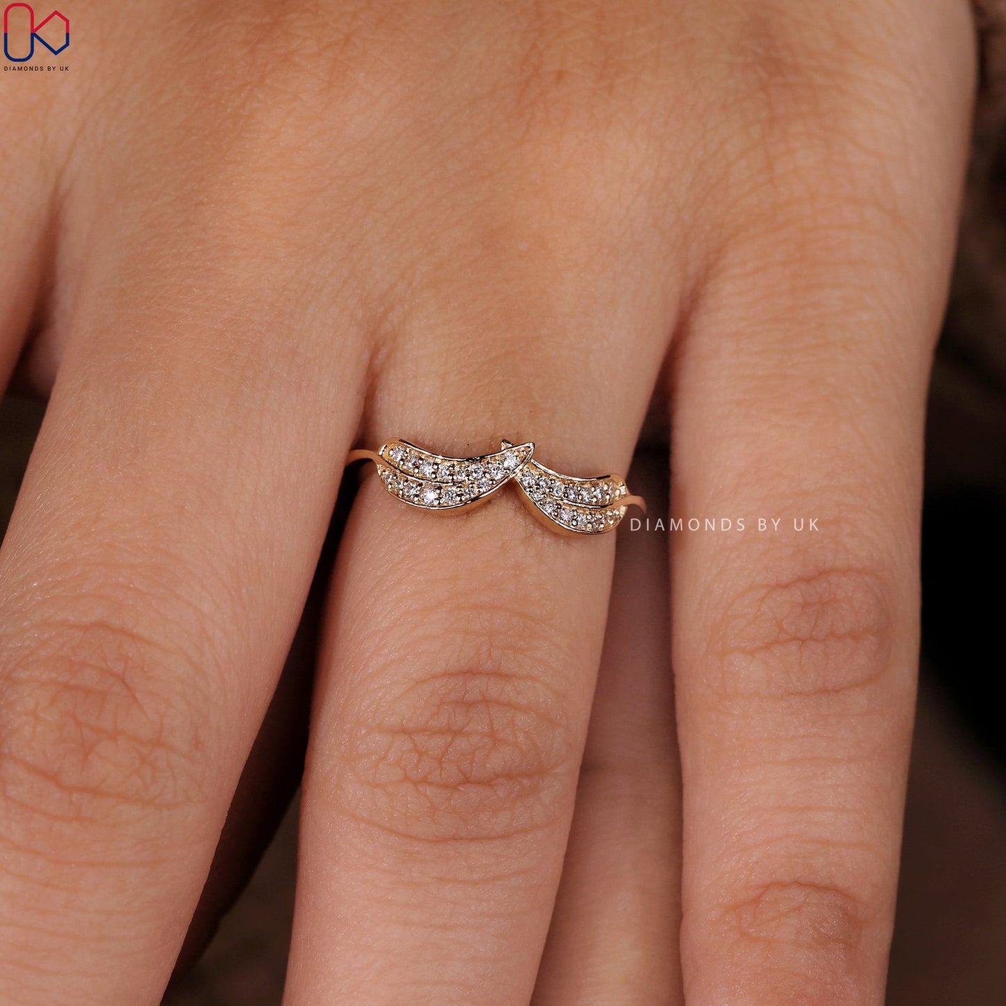 Round Diamond Leaf Ring In Yellow Gold