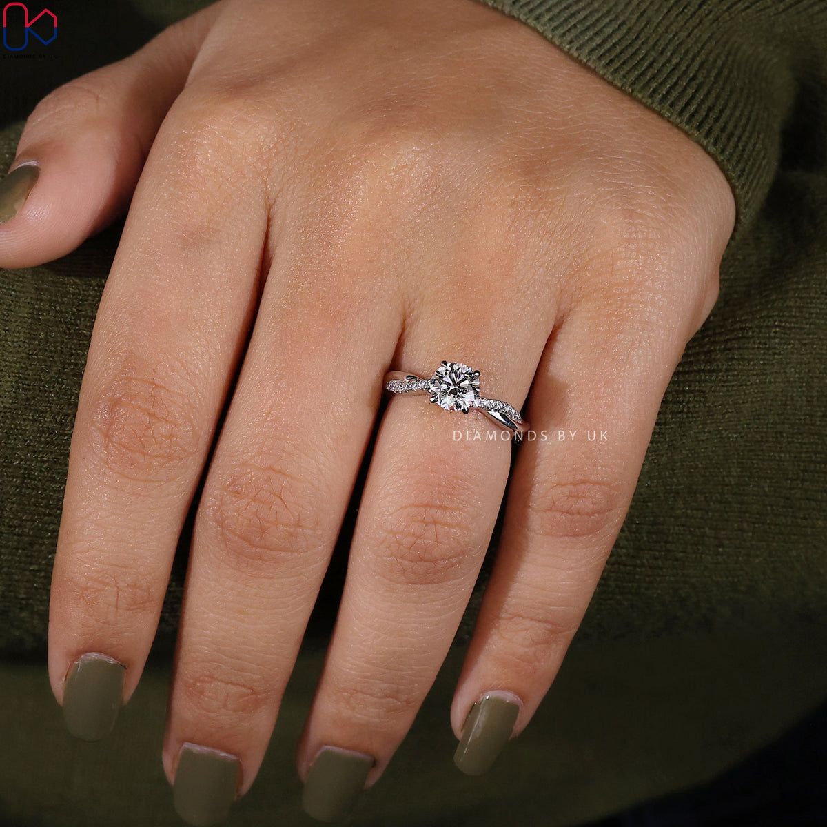 Round Cut Diamond Ring With Twisted Pave Setting