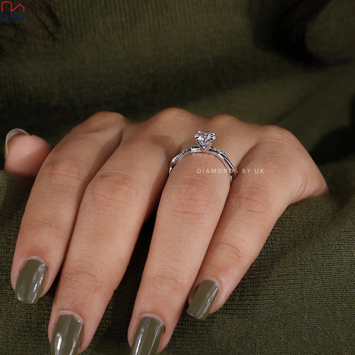 Round Cut Diamond Ring With Twisted Pave Setting
