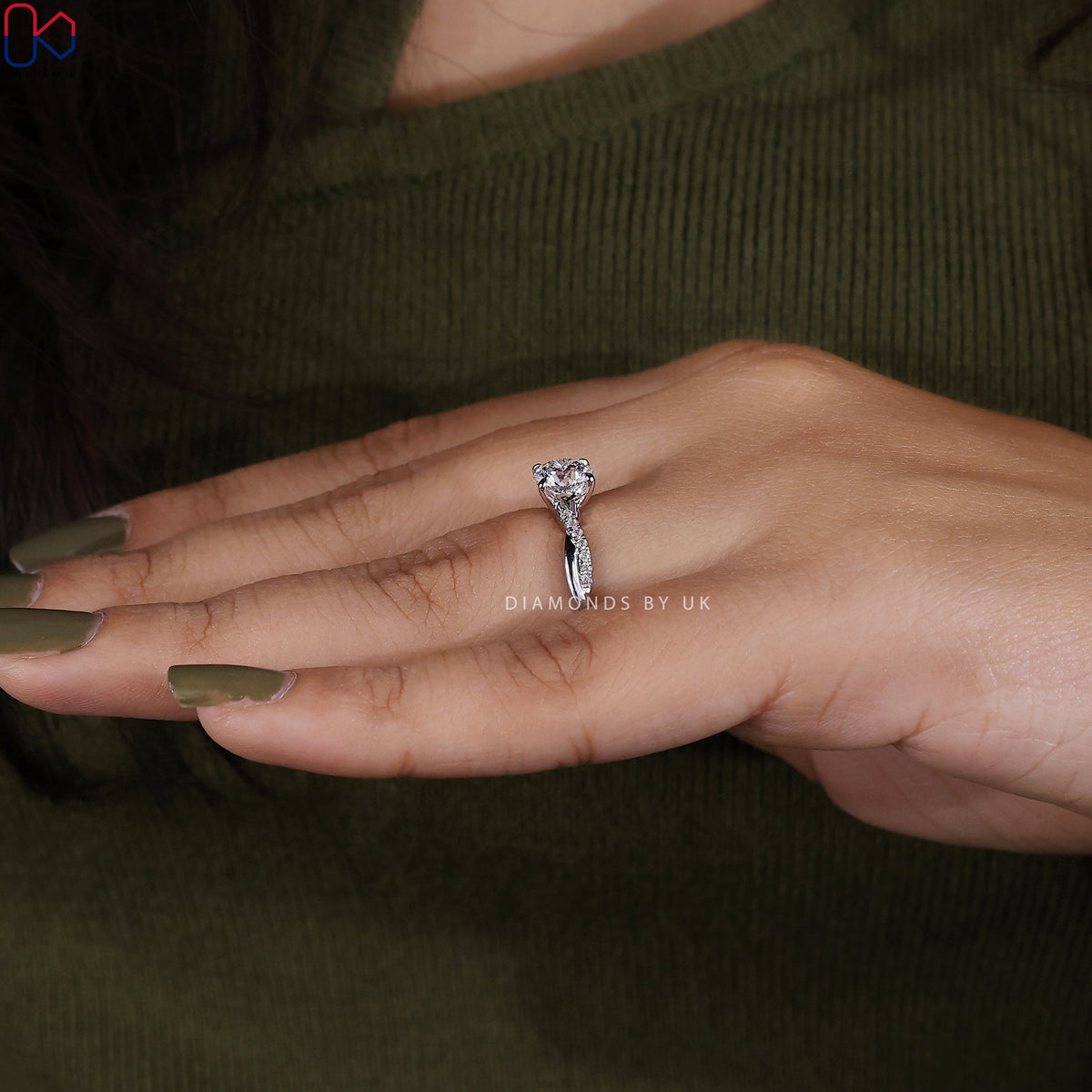 Round Cut Diamond Ring With Twisted Pave Setting