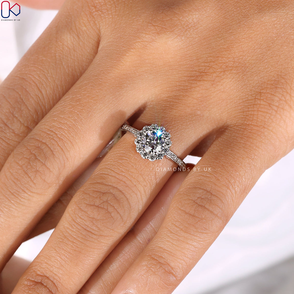 Round Cut Halo Diamond Engagement Ring In White Gold