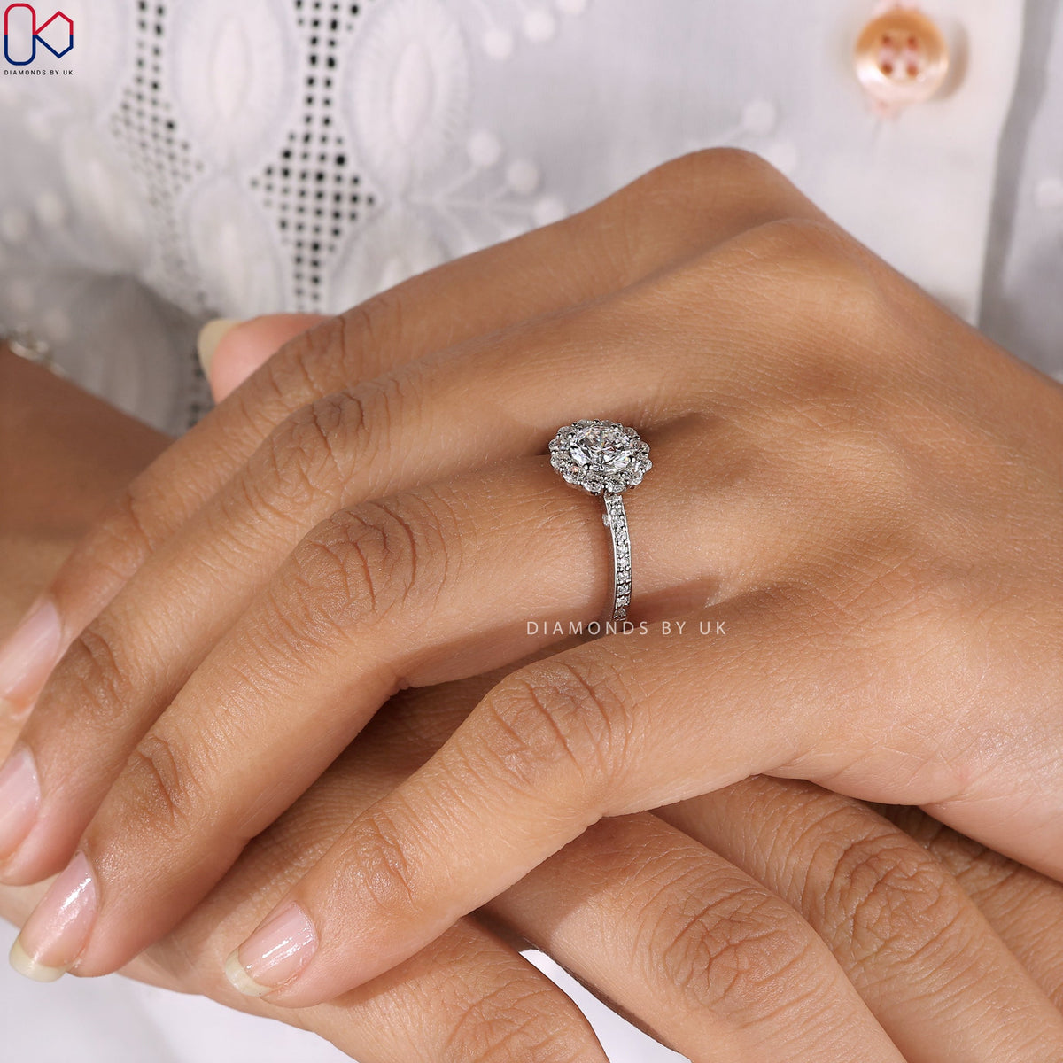 Round Cut Halo Diamond Engagement Ring In White Gold