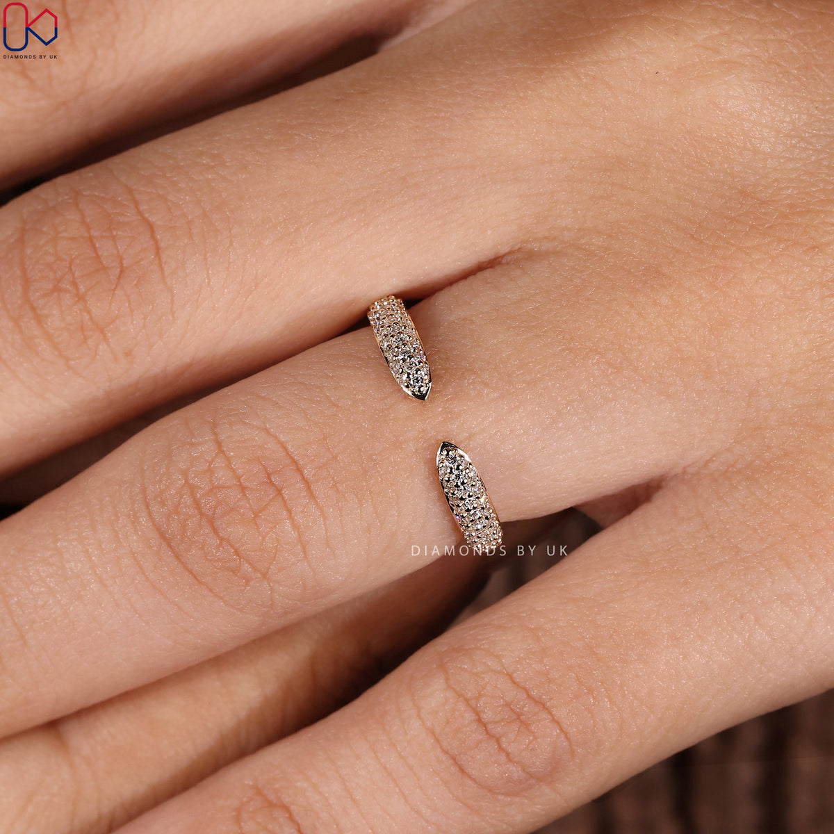 Round Diamond Open Gap Wedding Band