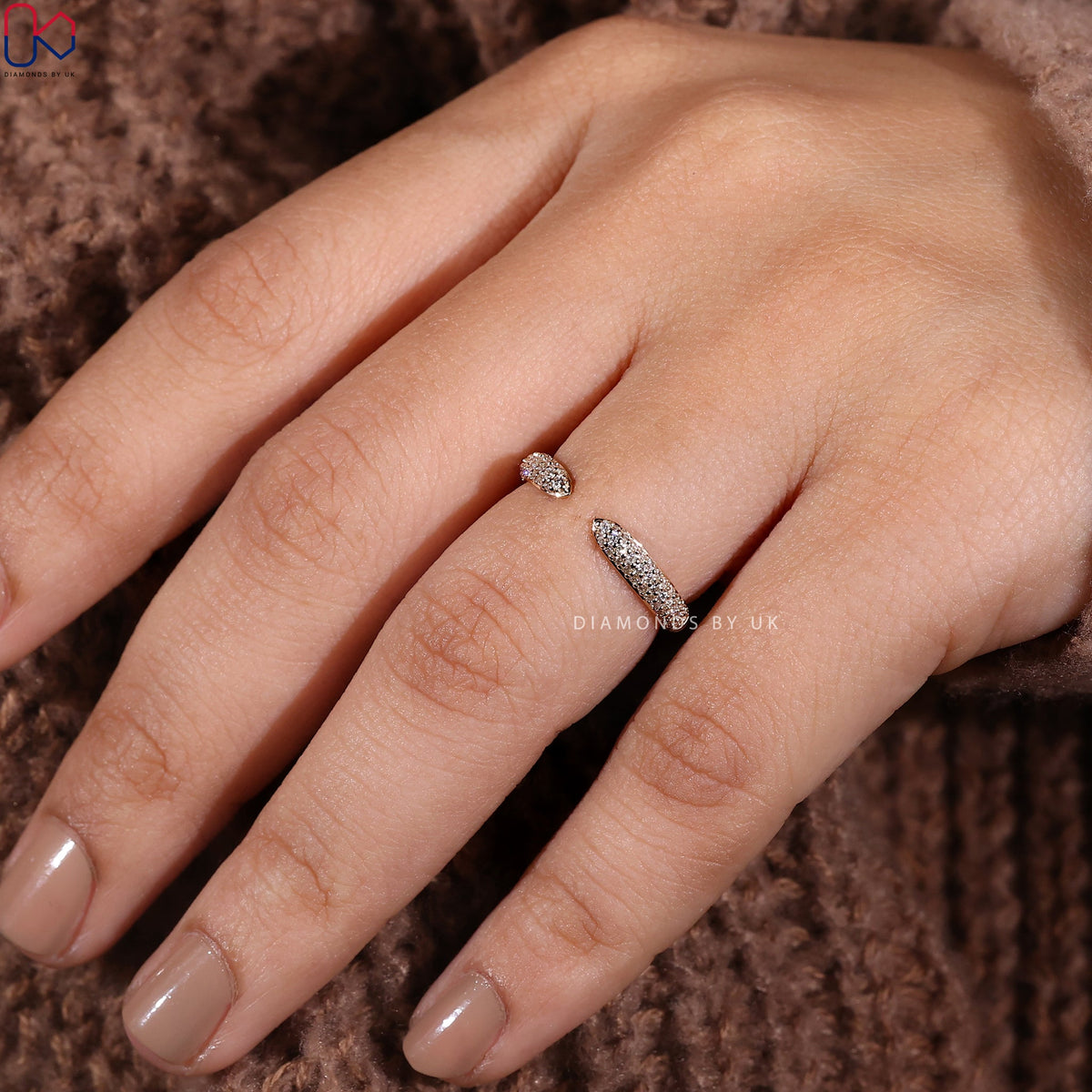 Round Diamond Open Gap Wedding Band