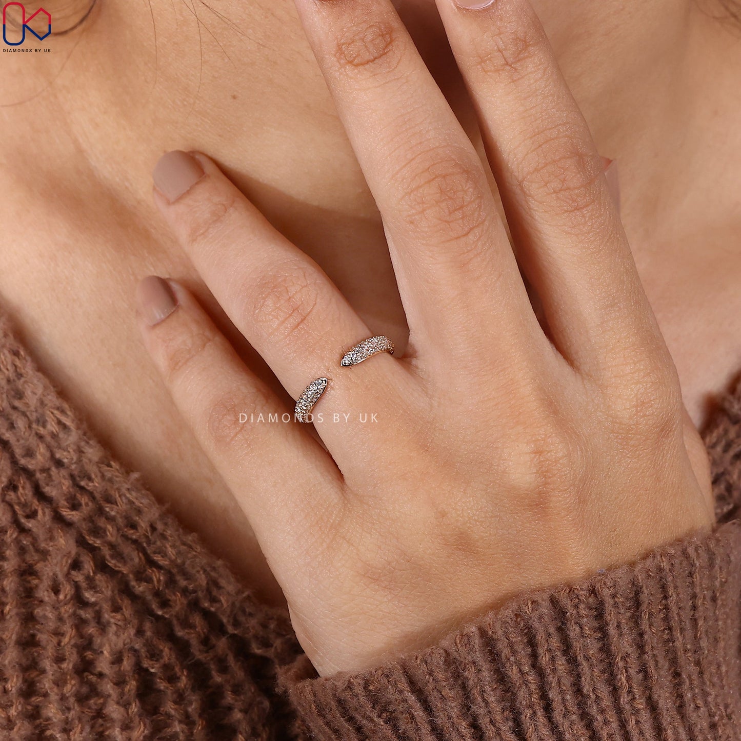 Round Diamond Open Gap Wedding Band